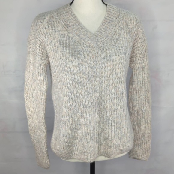 Banana Republic Women’s V-Neck‎ Tight Knit Sweater - Picture 1 of 5